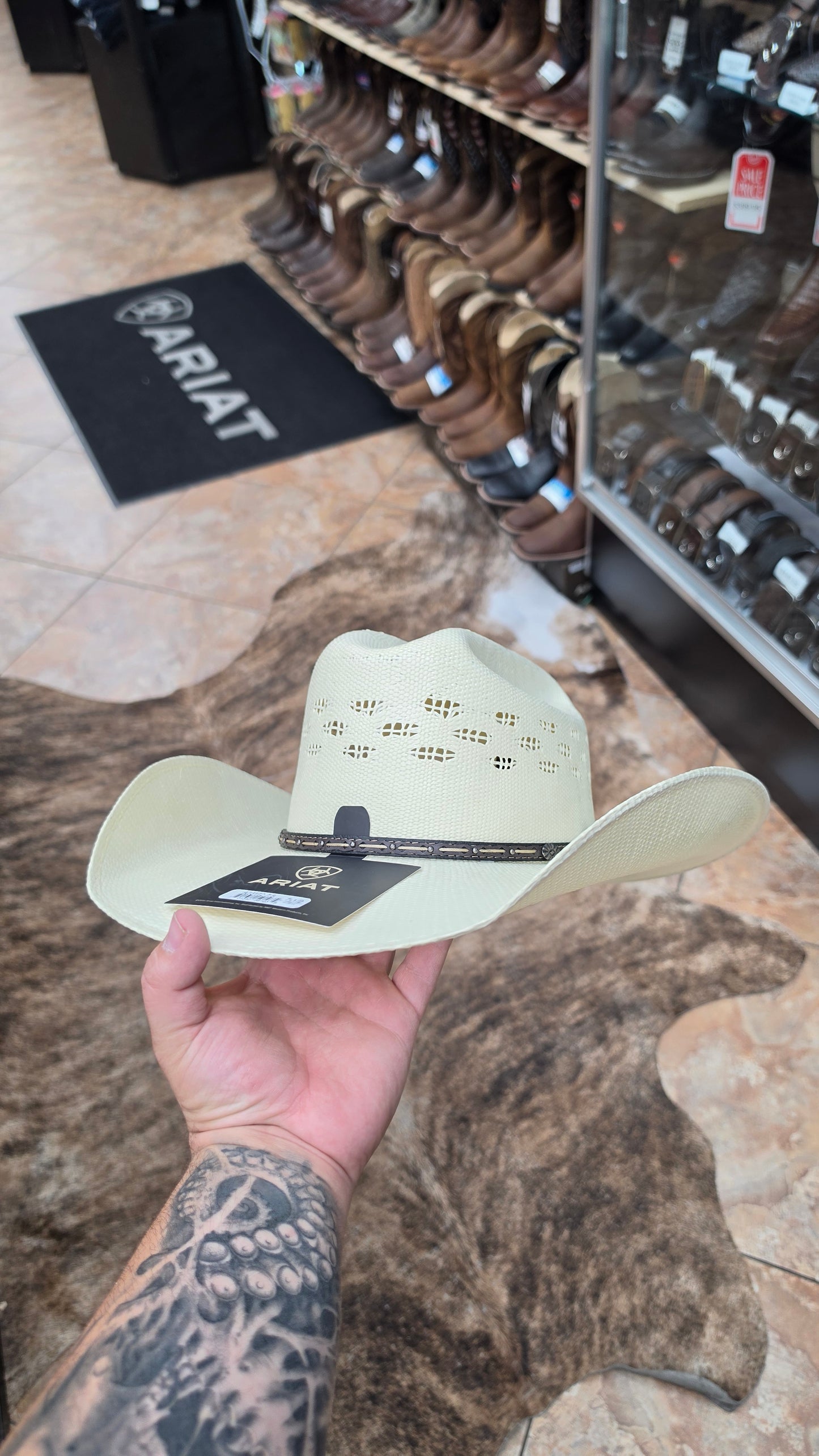 Ariat Bangora